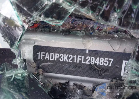 2015 Ford Focus Se z USA, uszkodzony, nr VIN 1FADP3K21FL294857